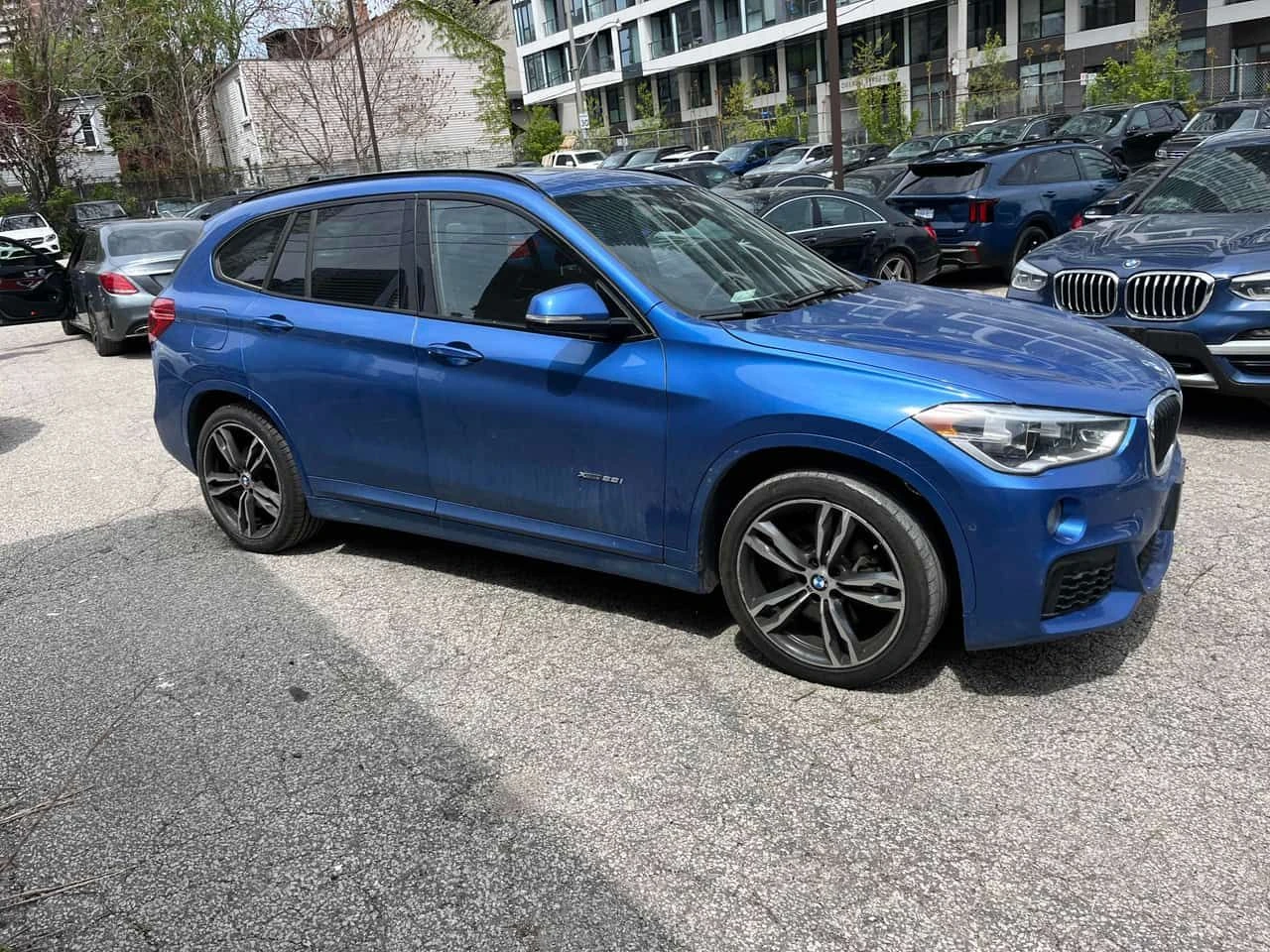 BMW X1 | M ПАКЕТ | HUD | CARFAX | ПОДГРЕВ | + ГУМИ ДЖАНТИ, снимка 3 - Автомобили и джипове - 54652737