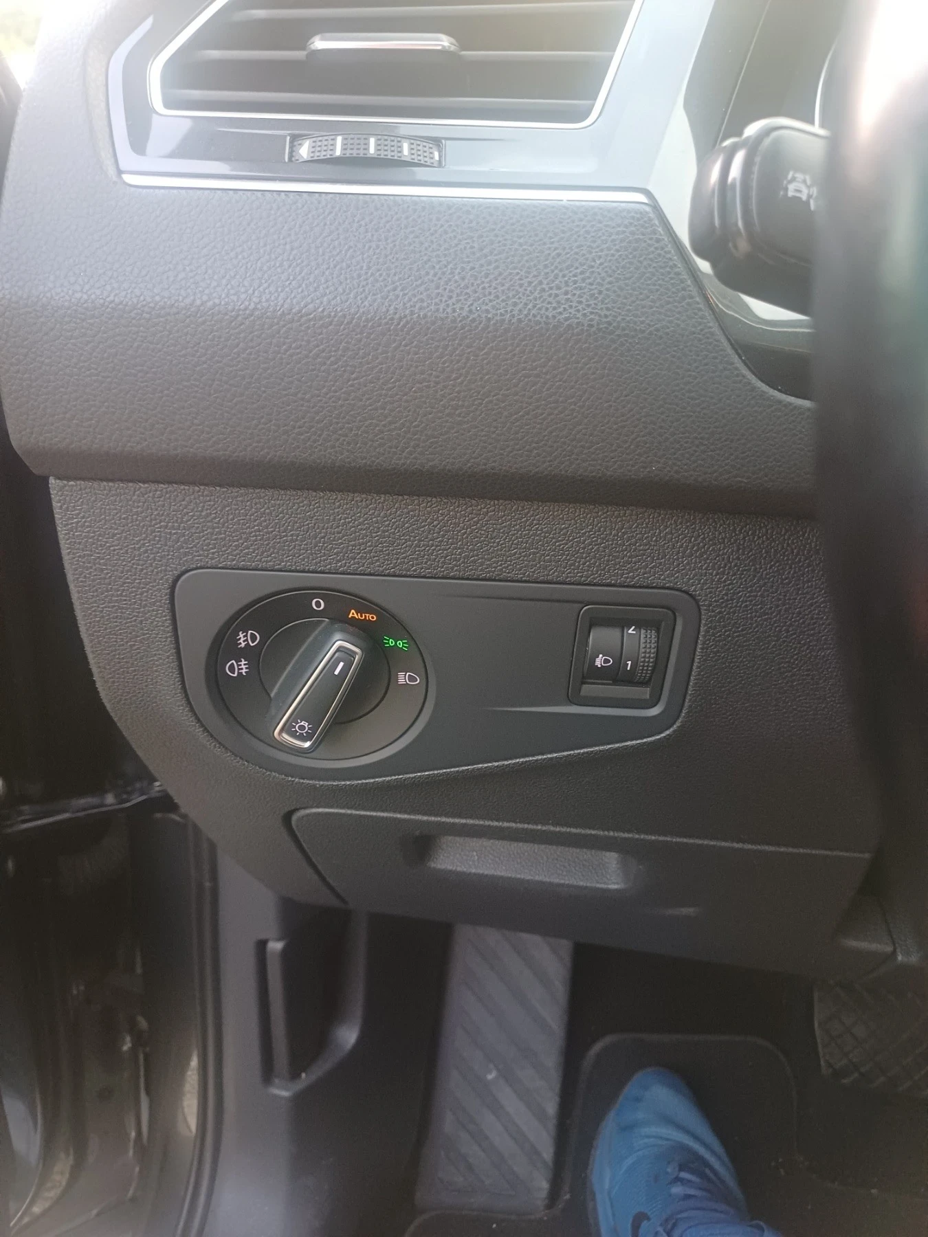 VW Tiguan, снимка 6 - Автомобили и джипове - 54985278
