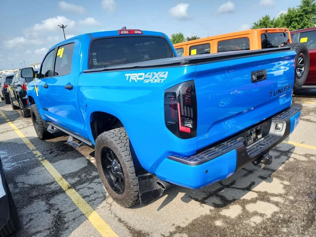 Toyota Tundra * CREW CAB SHORT BED * CARFAX * БЕЗ ПЪРВОНАЧАЛНА В, снимка 4 - Автомобили и джипове - 55463994