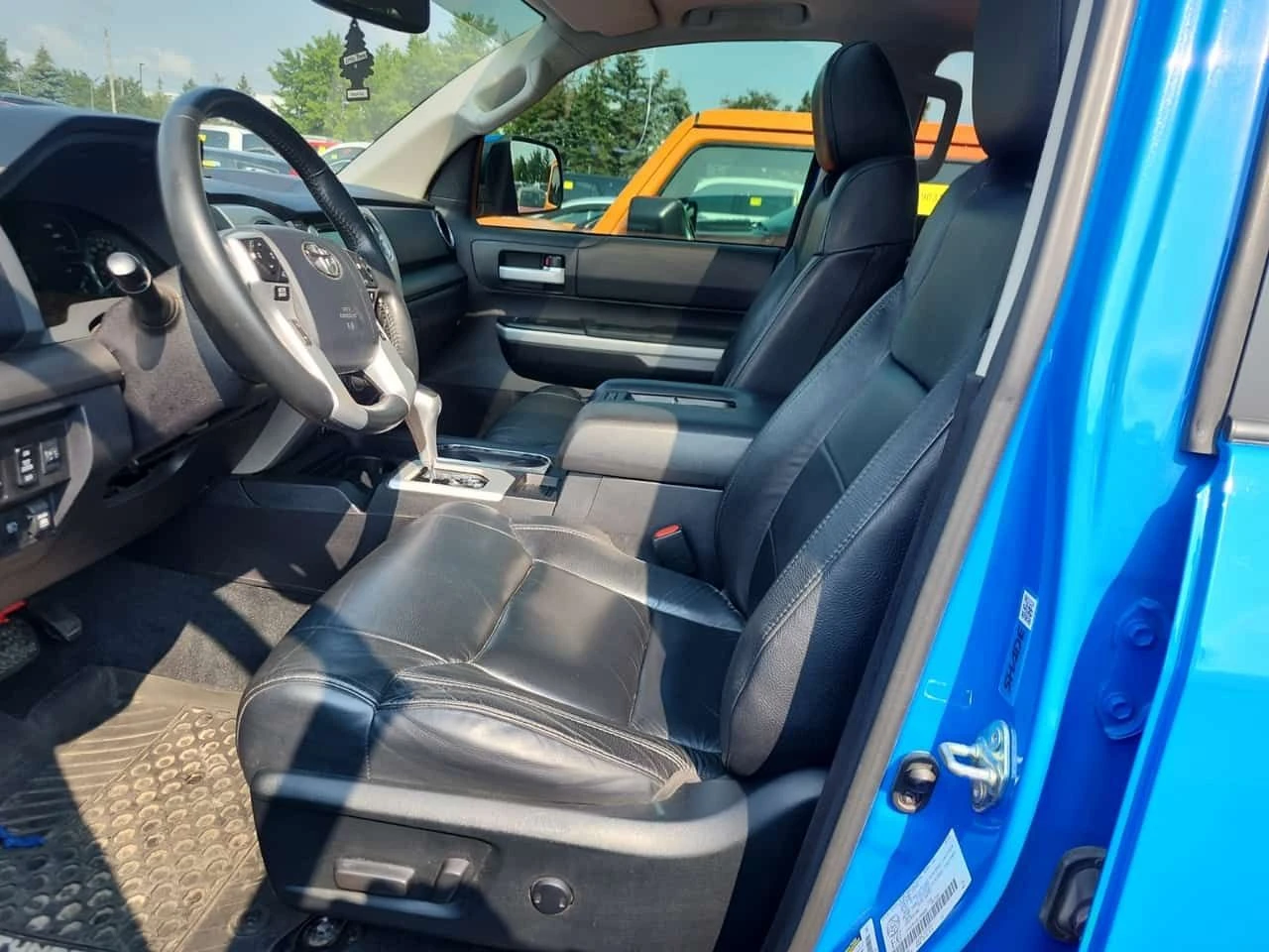 Toyota Tundra * CREW CAB SHORT BED * CARFAX * БЕЗ ПЪРВОНАЧАЛНА В, снимка 5 - Автомобили и джипове - 55463994