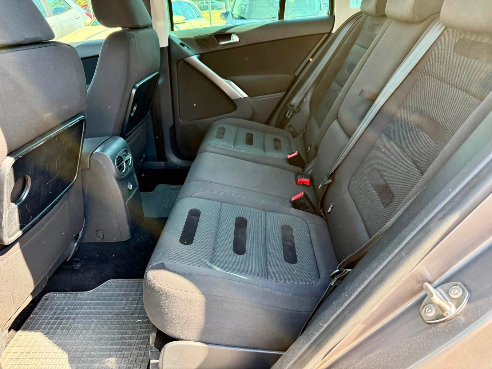 VW Tiguan 2.0 4x4 6-скорости, снимка 14 - Автомобили и джипове - 55888417