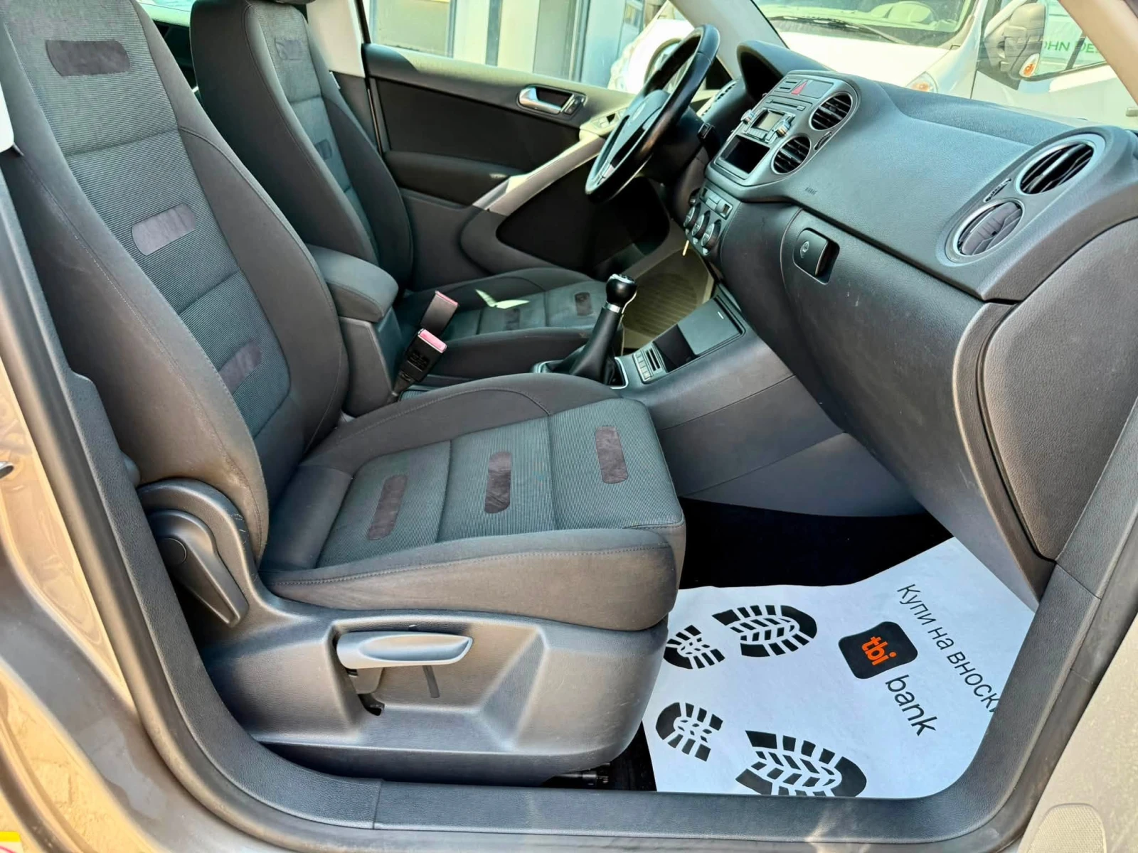 VW Tiguan 2.0 4x4 6-скорости, снимка 13 - Автомобили и джипове - 55888417