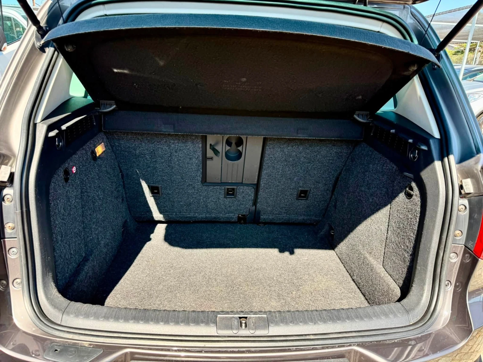 VW Tiguan 2.0 4x4 6-скорости, снимка 16 - Автомобили и джипове - 55888417