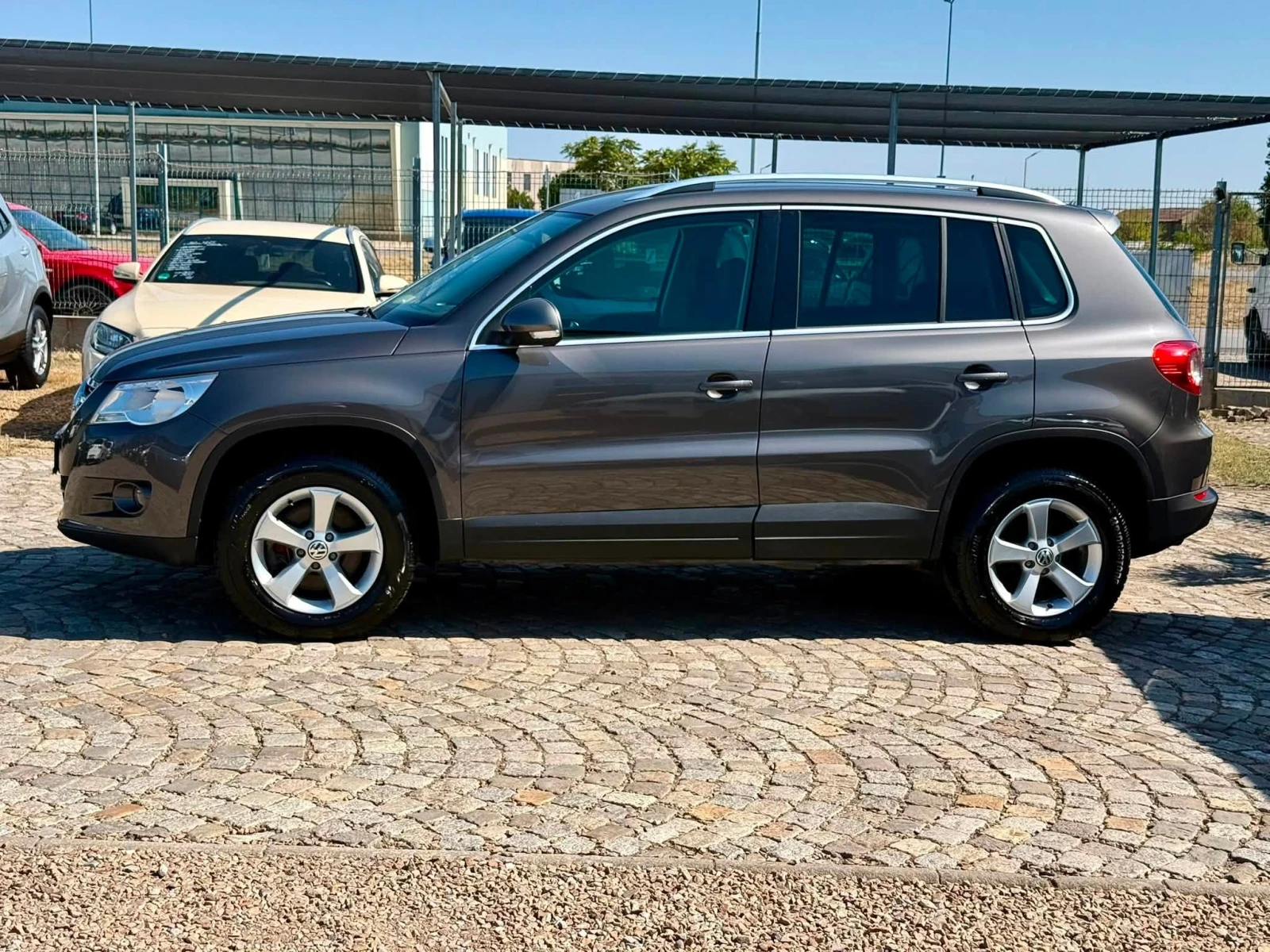 VW Tiguan 2.0 4x4 6-скорости, снимка 2 - Автомобили и джипове - 55888417
