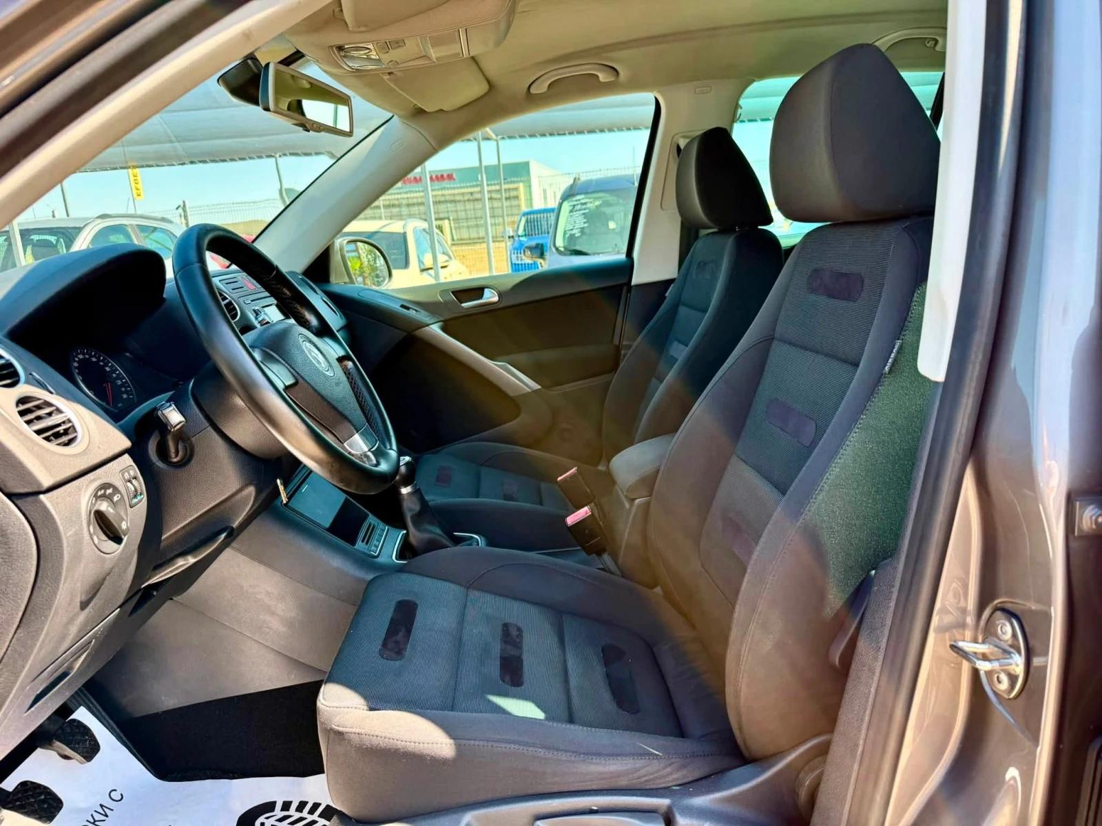 VW Tiguan 2.0 4x4 6-скорости, снимка 9 - Автомобили и джипове - 55888417