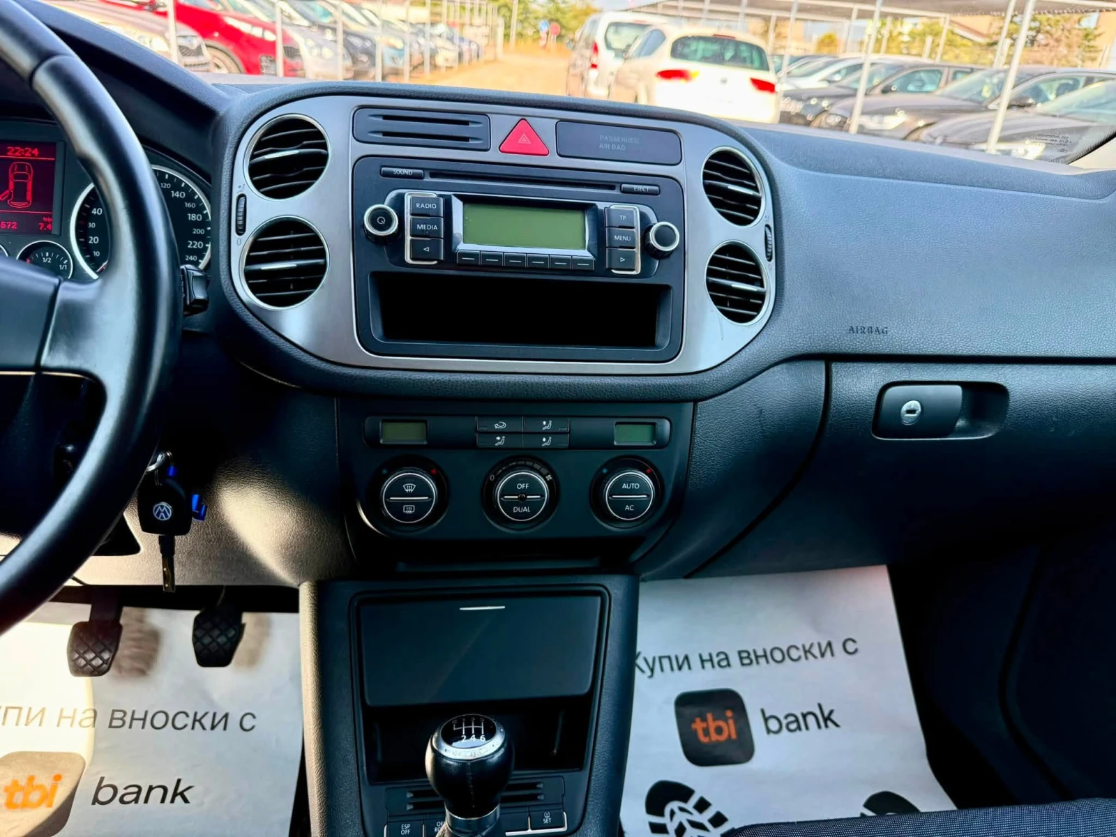 VW Tiguan 2.0 4x4 6-скорости, снимка 12 - Автомобили и джипове - 55888417