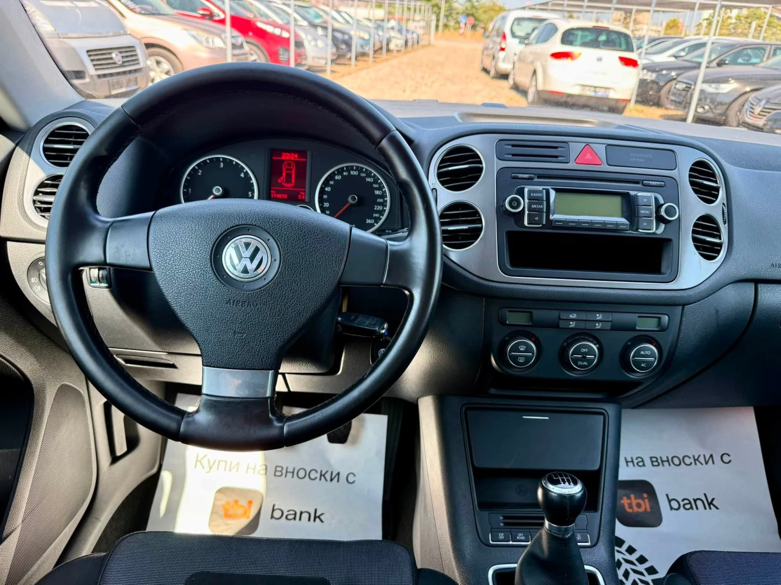 VW Tiguan 2.0 4x4 6-скорости, снимка 11 - Автомобили и джипове - 55888417