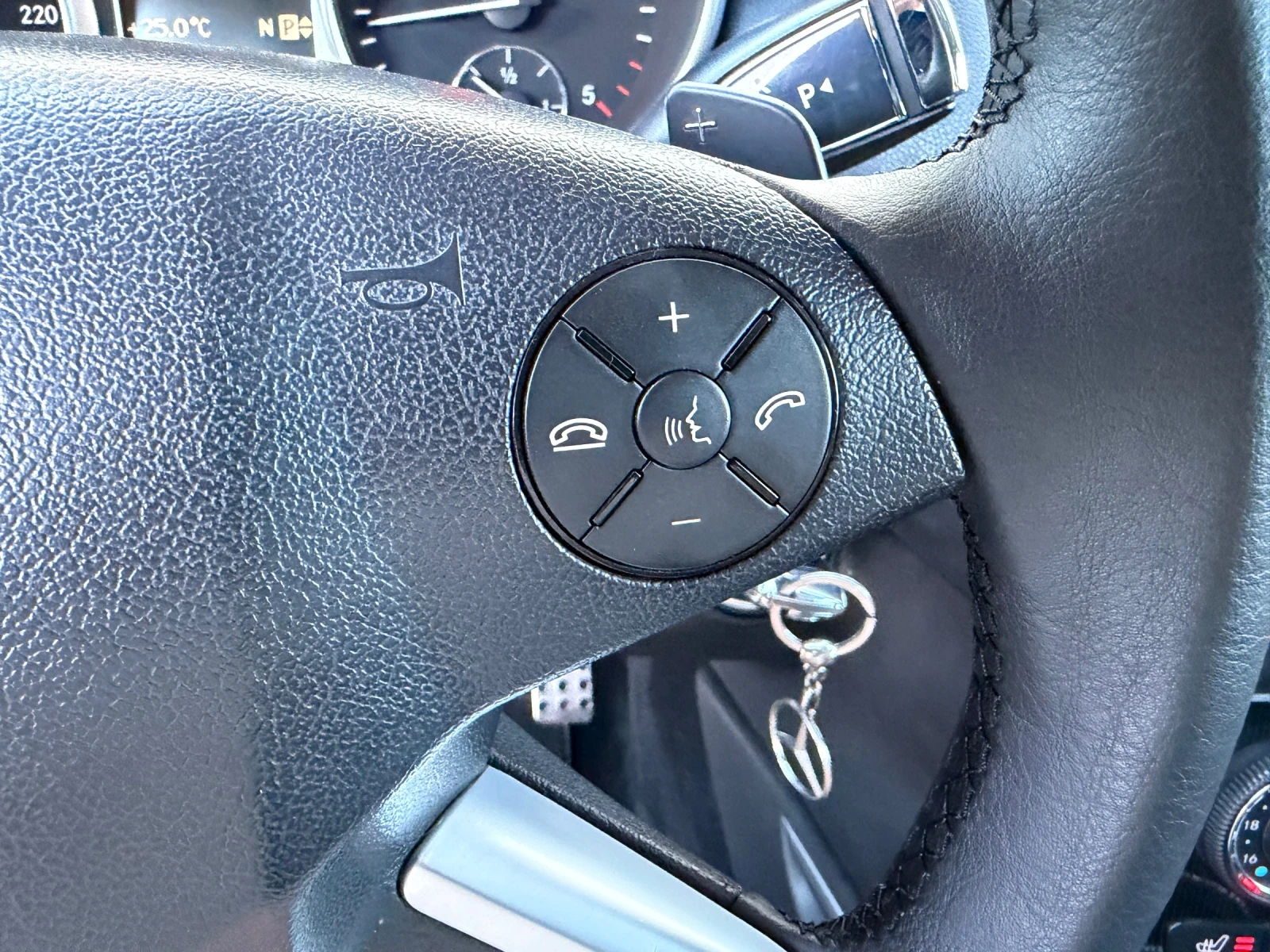 Mercedes-Benz ML 320 CDI/ 4-MATIC/AIR MATIC/7-G TRONIC/PDC/XENON/TOP, снимка 15 - Автомобили и джипове - 55975635