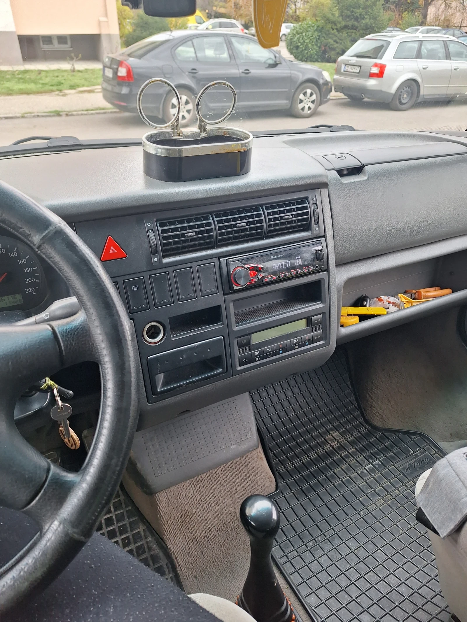 VW Caravelle  - изображение 3