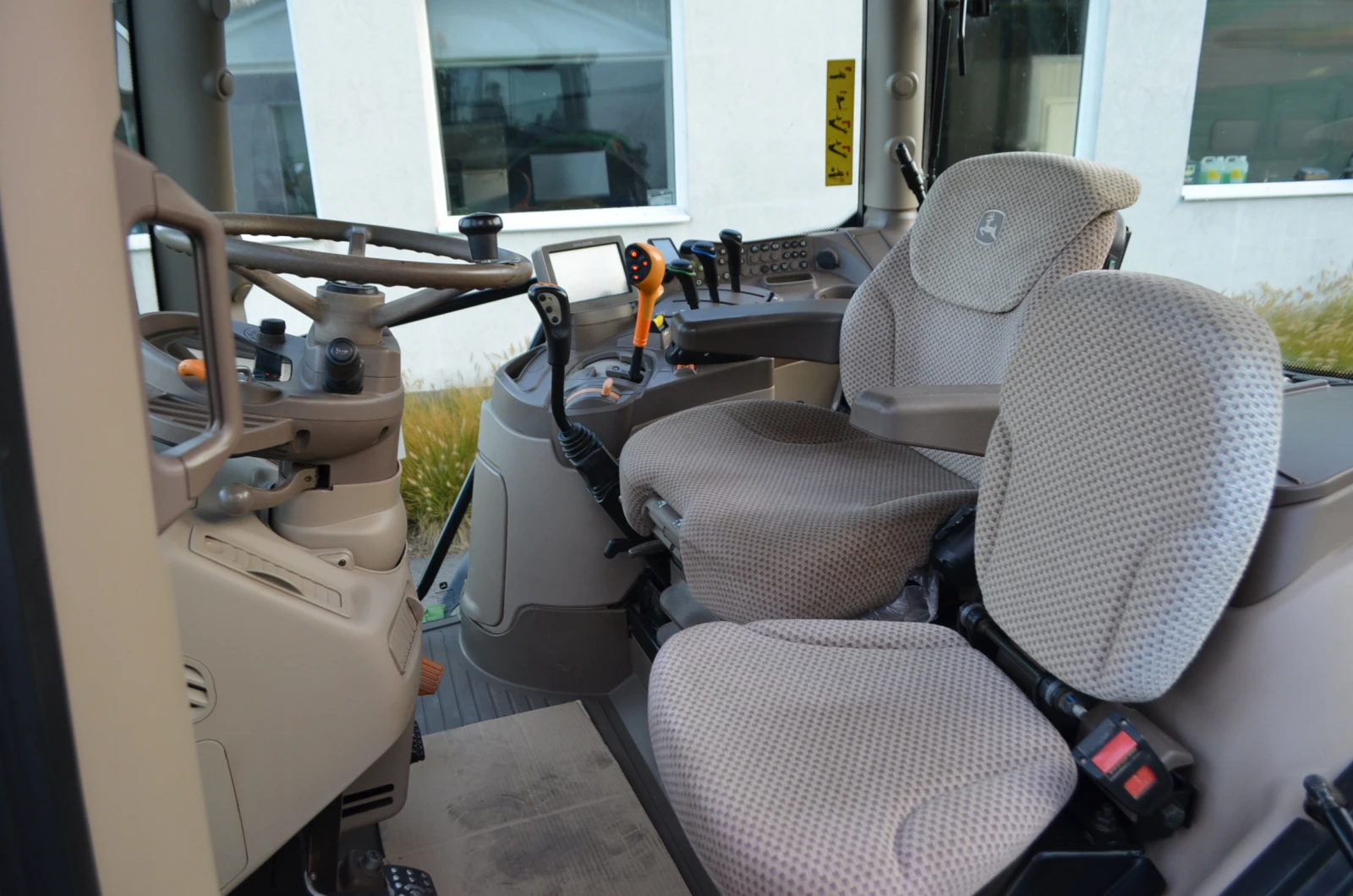  John Deere 6150R  | Mobile.bg   11