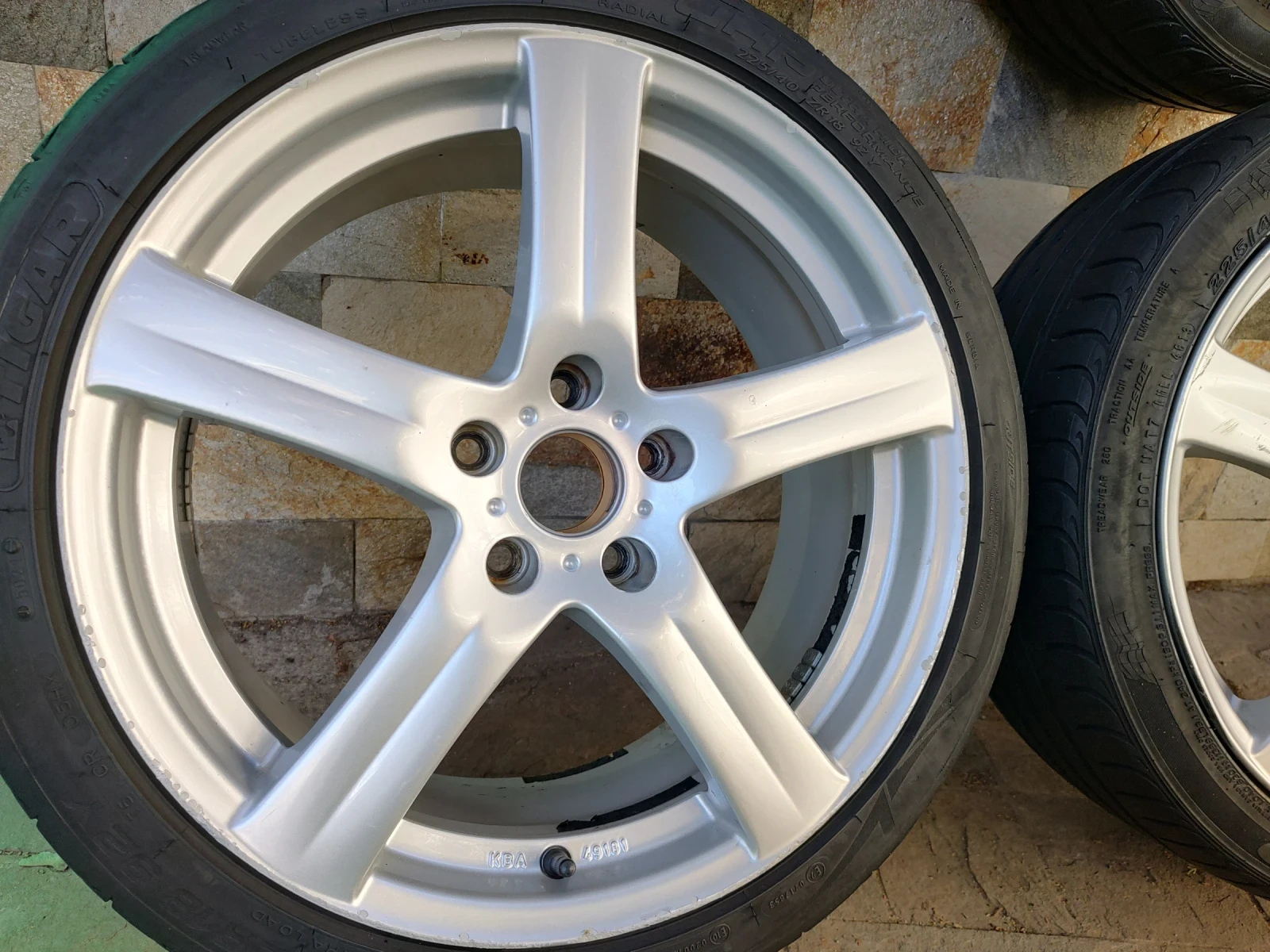 ���� � ������ 225/40R18 | Mobile.bg � ����������� 4