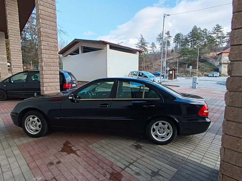 Mercedes-Benz E 220 Лимузина , снимка 3 - Автомобили и джипове - 47773889