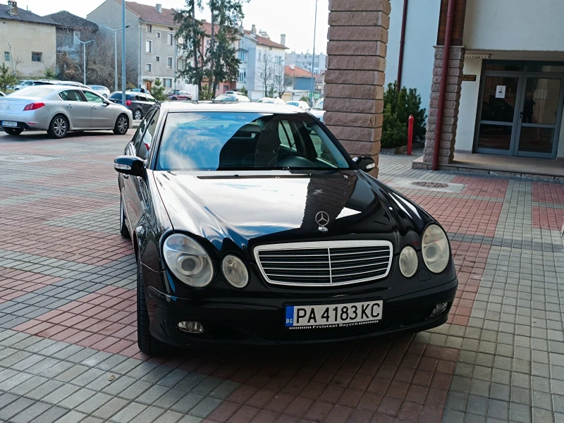 Mercedes-Benz E 220 Лимузина , снимка 1 - Автомобили и джипове - 47773889