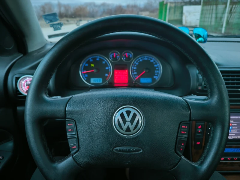 VW Passat 1.8T, снимка 2 - Автомобили и джипове - 48549807