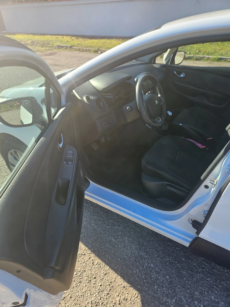 Renault Clio IV, снимка 5 - Автомобили и джипове - 52733165