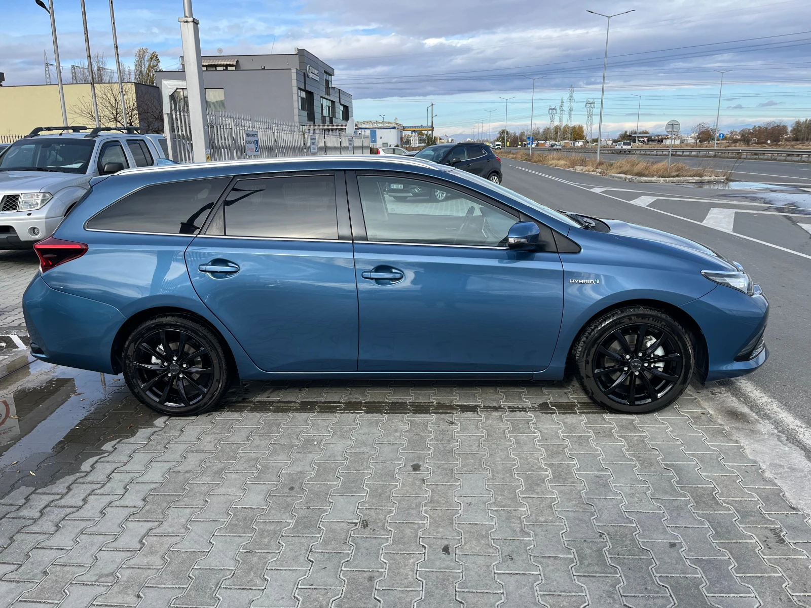 Toyota Auris 1.8 Hybrid - изображение 4