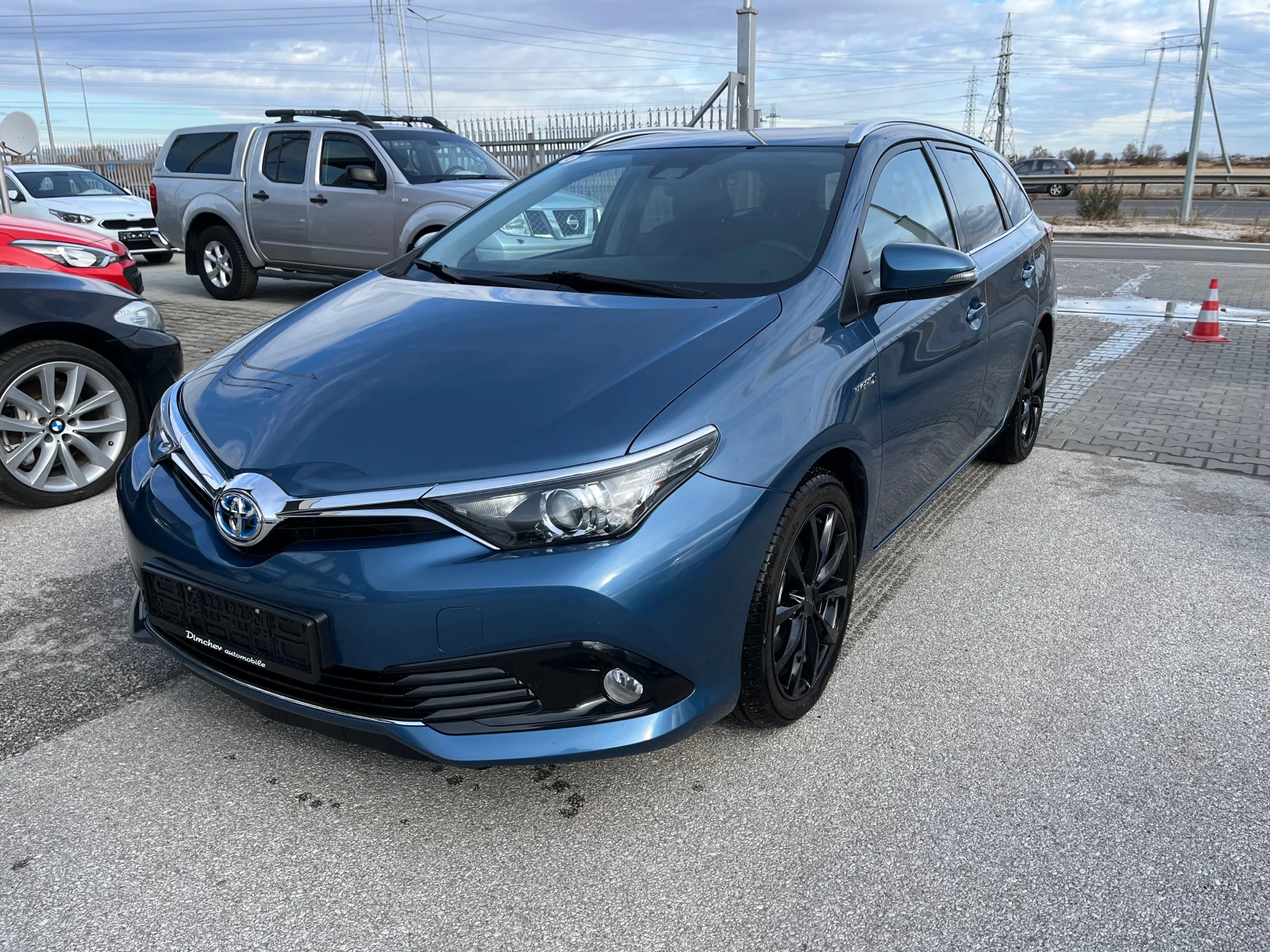 Toyota Auris 1.8 Hybrid - изображение 2