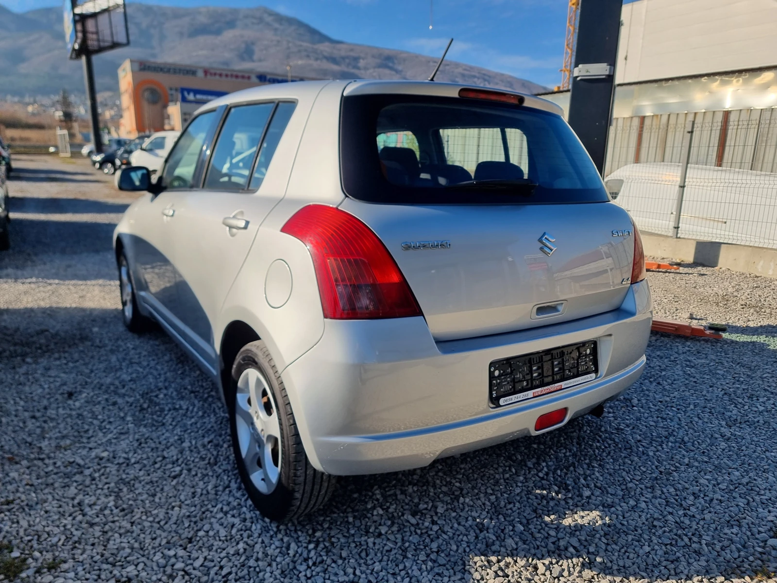 Suzuki Swift 1.3i 4x4 КЛИМАТИК - изображение 3