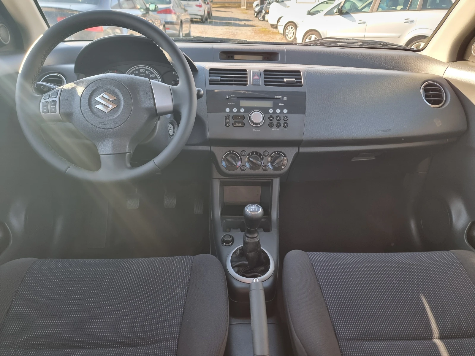 Suzuki Swift 1.3i 4x4 КЛИМАТИК - изображение 9