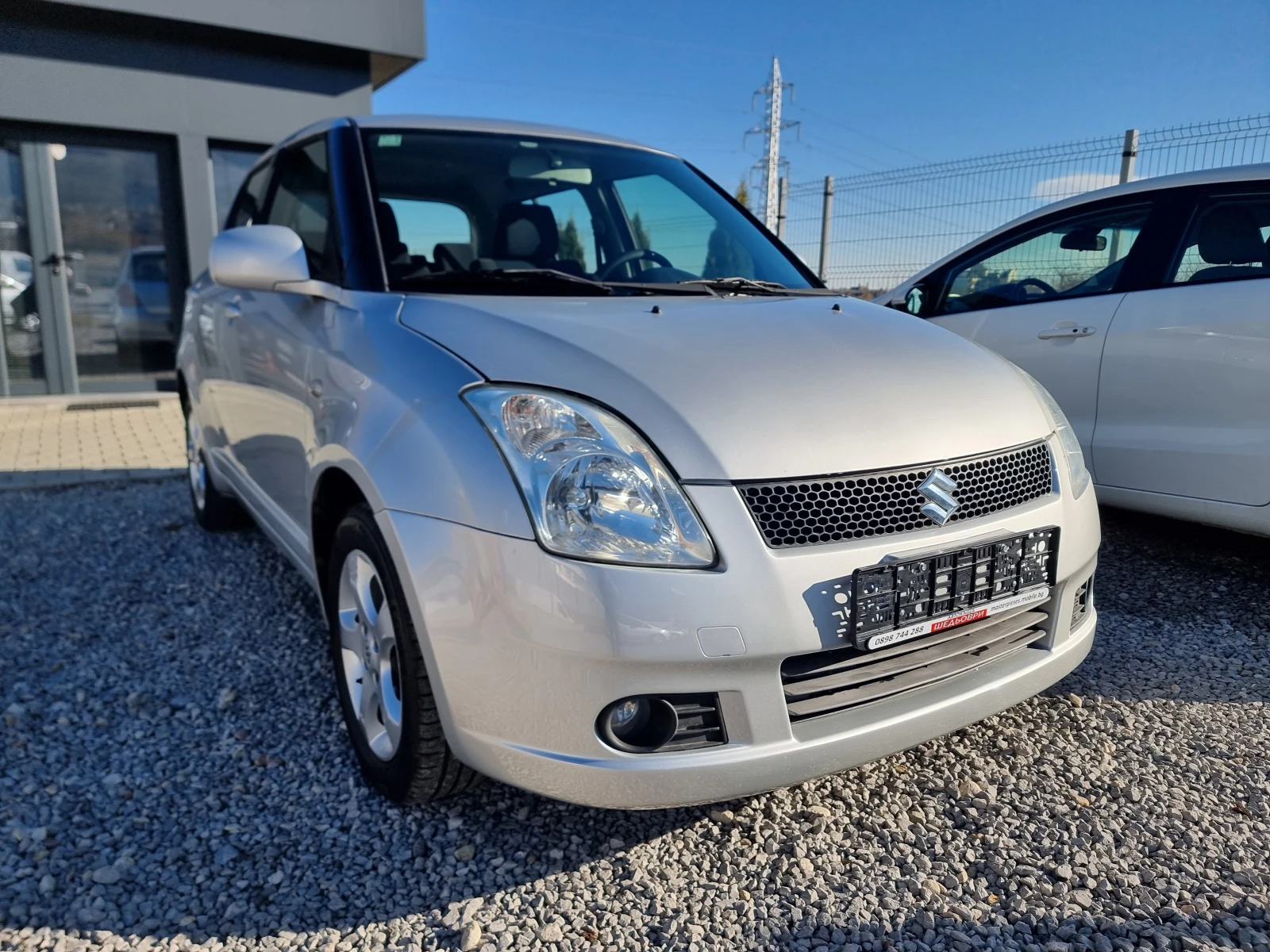 Suzuki Swift 1.3i 4x4 КЛИМАТИК - изображение 5