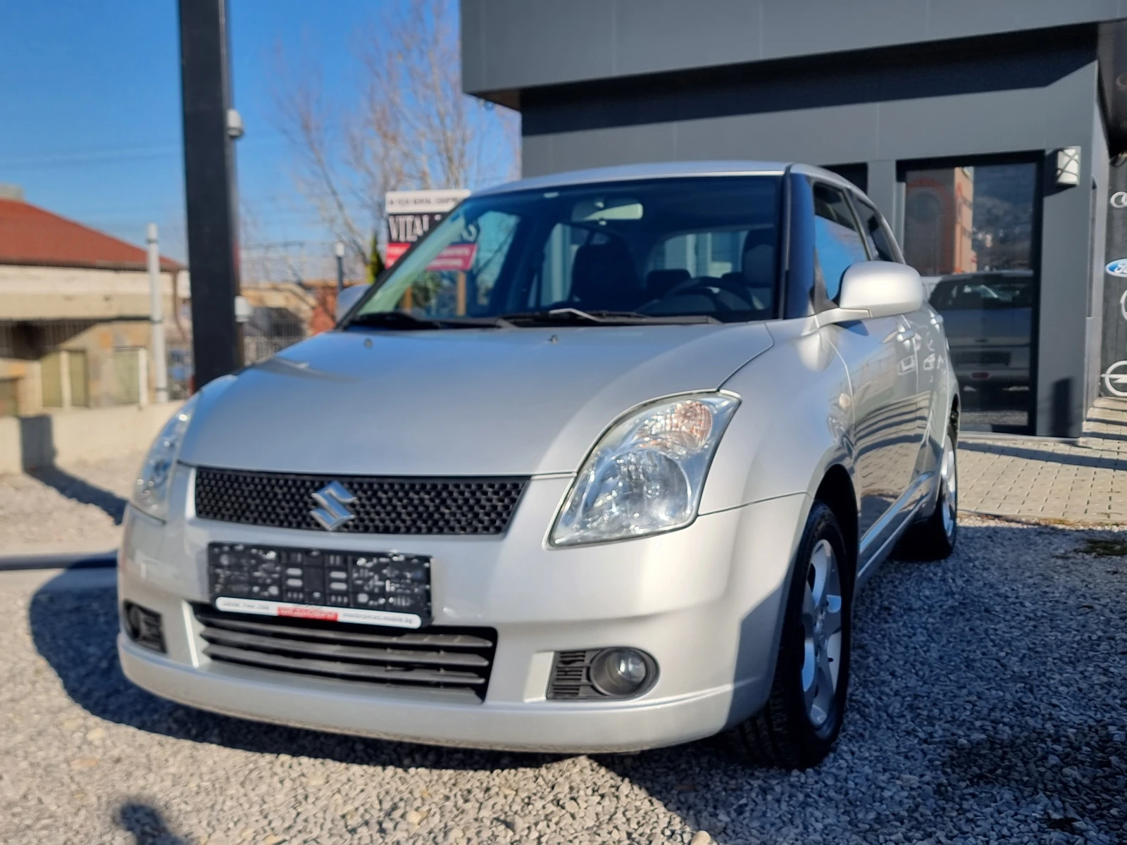 Suzuki Swift 1.3i 4x4 КЛИМАТИК - изображение 2