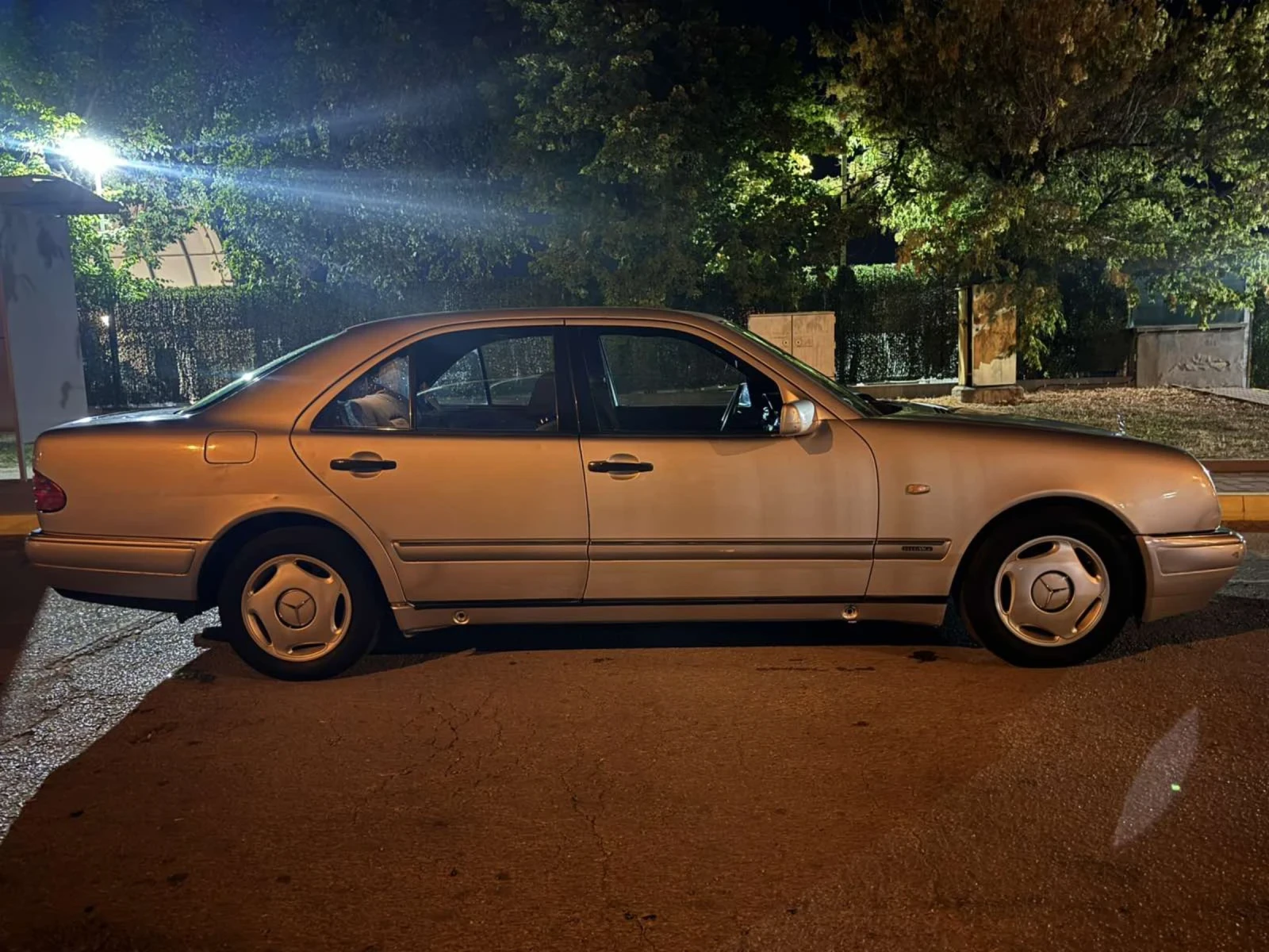 Mercedes-Benz E 200 E200 136hp - изображение 2