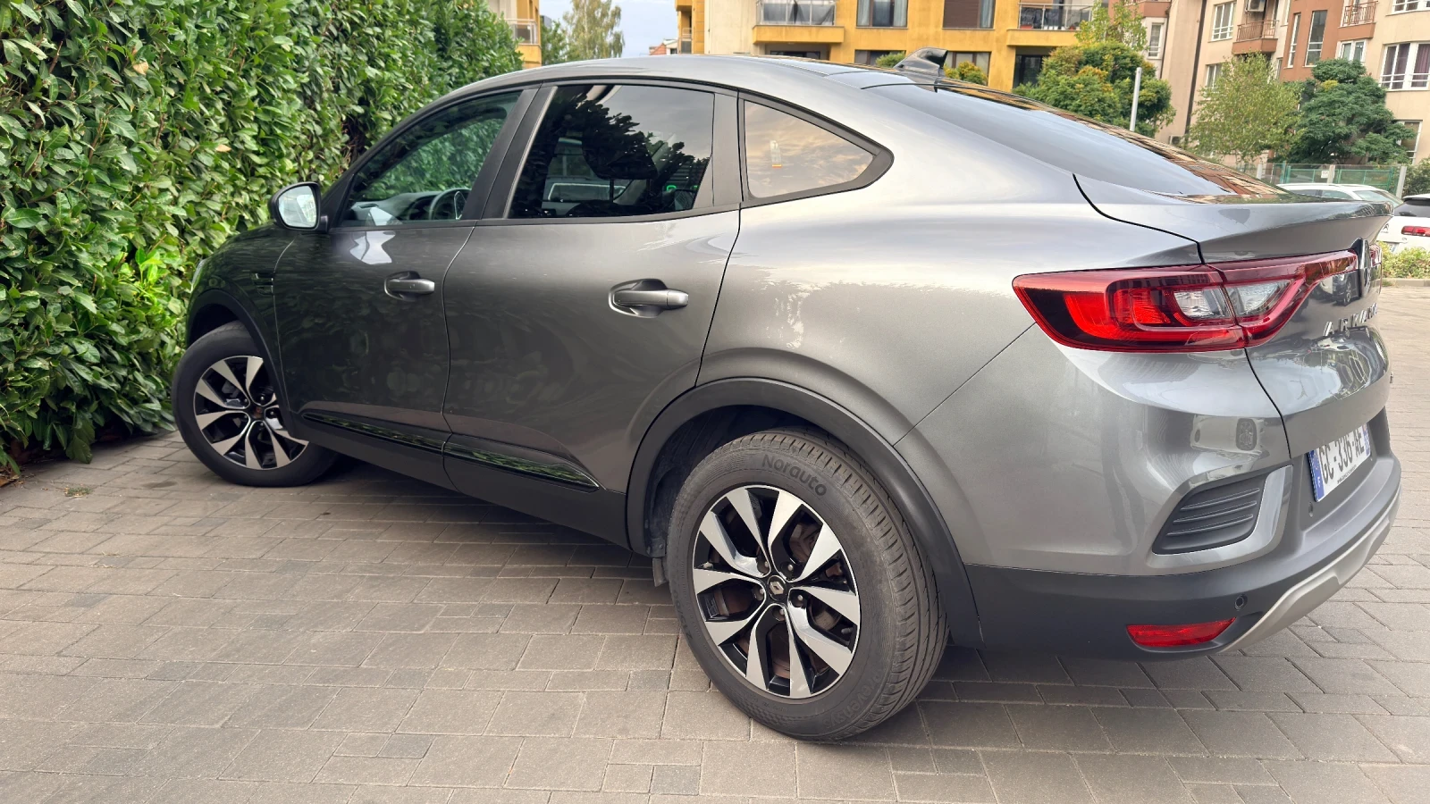 Renault Arkana 1.6i E-TECH SUV - изображение 5