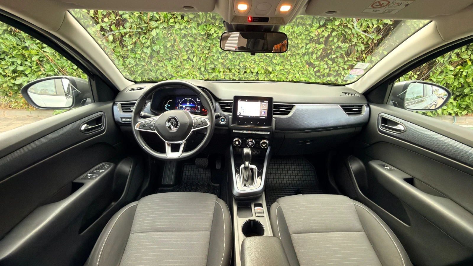 Renault Arkana 1.6i E-TECH SUV - изображение 8