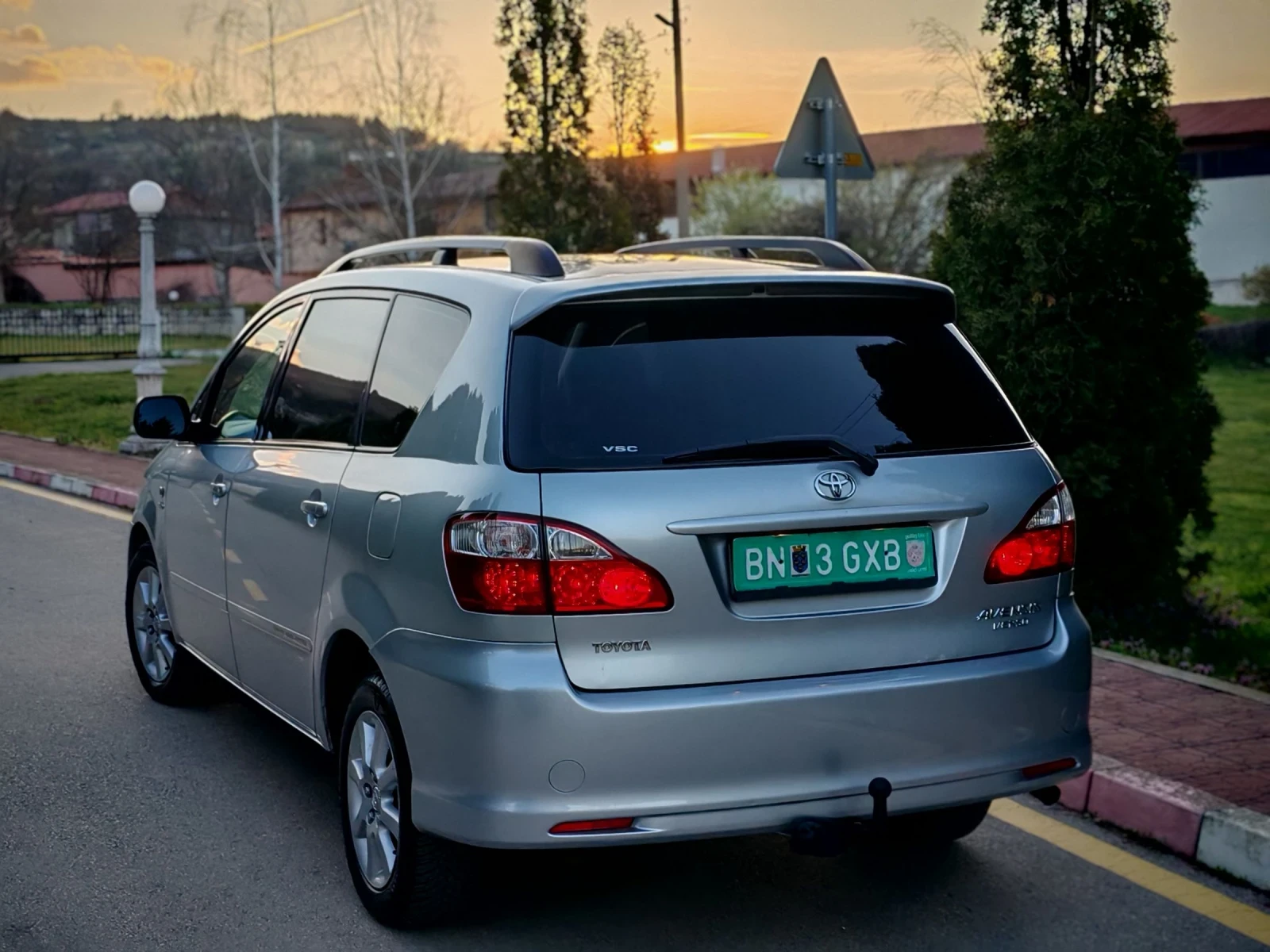 Toyota Avensis verso 2.0D4D(116)* FACELIFT* НОВ ВНОС* , снимка 5 - Автомобили и джипове - 54128061