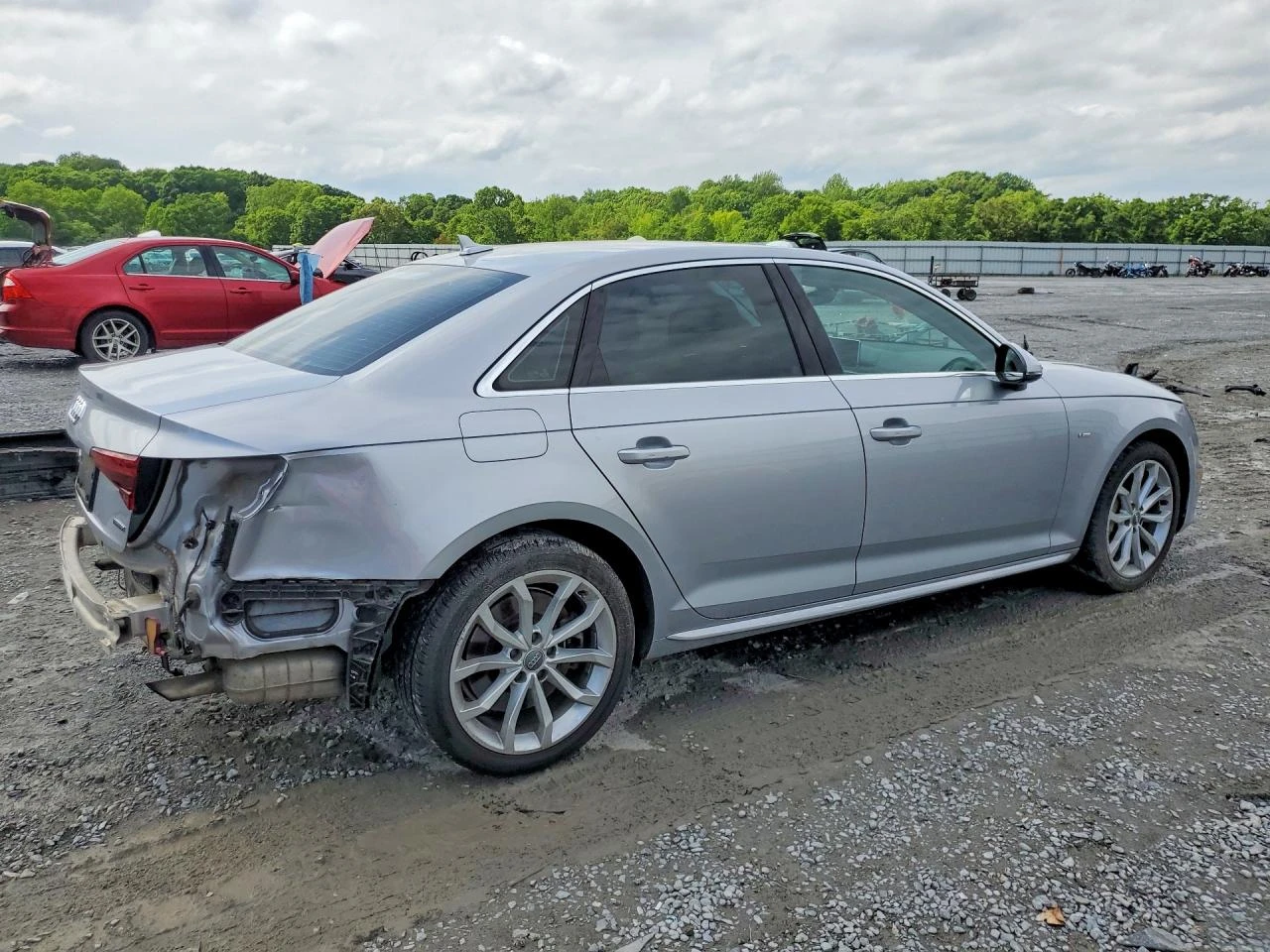 Audi A4 2.0l Premium Plus, снимка 3 - Автомобили и джипове - 54705176