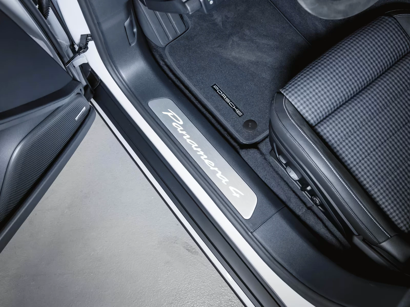Porsche Panamera 4* E-HYBRID* HYPER* DISTR* 360CAM* MEMORY* KEYLESS, снимка 7 - Автомобили и джипове - 55096993
