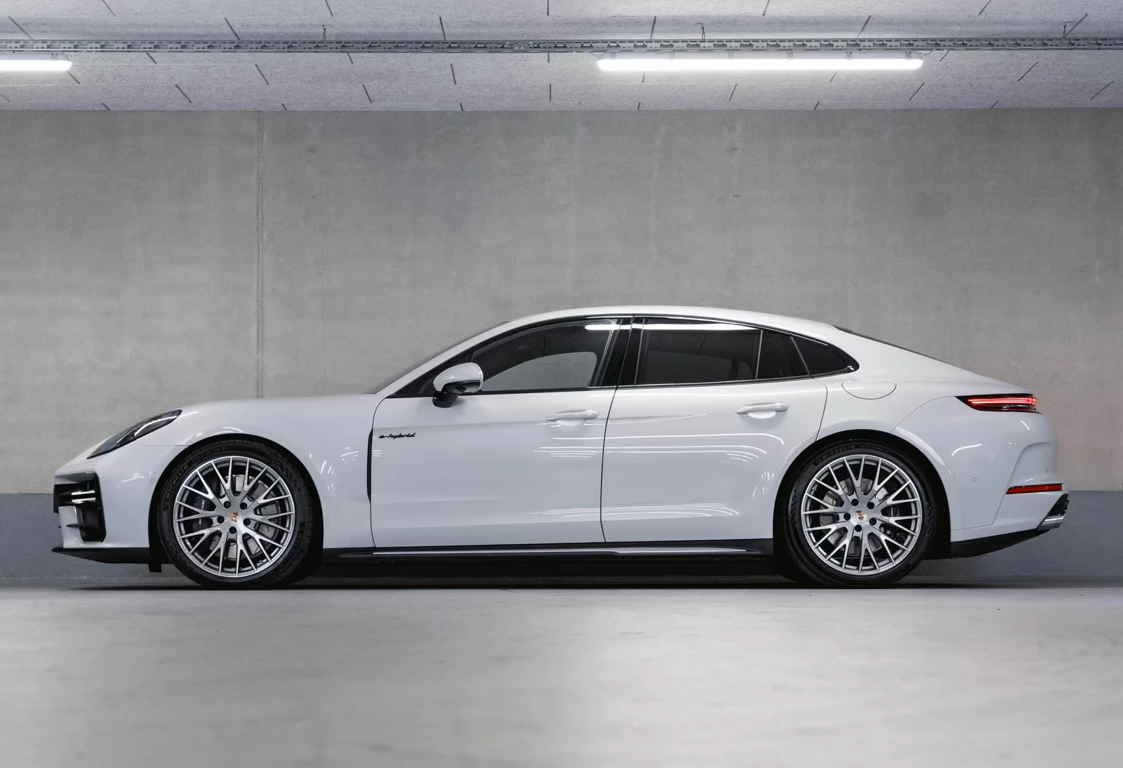 Porsche Panamera 4* E-HYBRID* HYPER* DISTR* 360CAM* MEMORY* KEYLESS, снимка 5 - Автомобили и джипове - 55096993