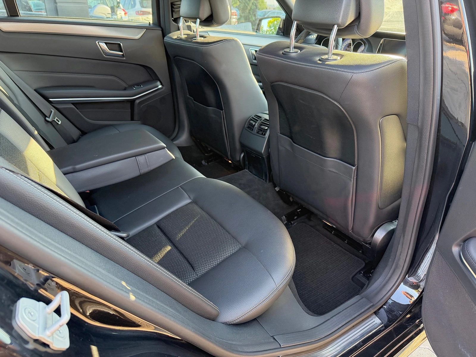 Mercedes-Benz E 220 CDi Avantgarde * 9G-Tronic* , снимка 12 - Автомобили и джипове - 55413005