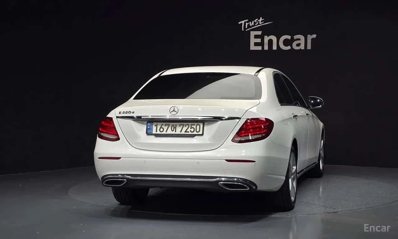 Mercedes-Benz E 220, снимка 4 - Автомобили и джипове - 56689584