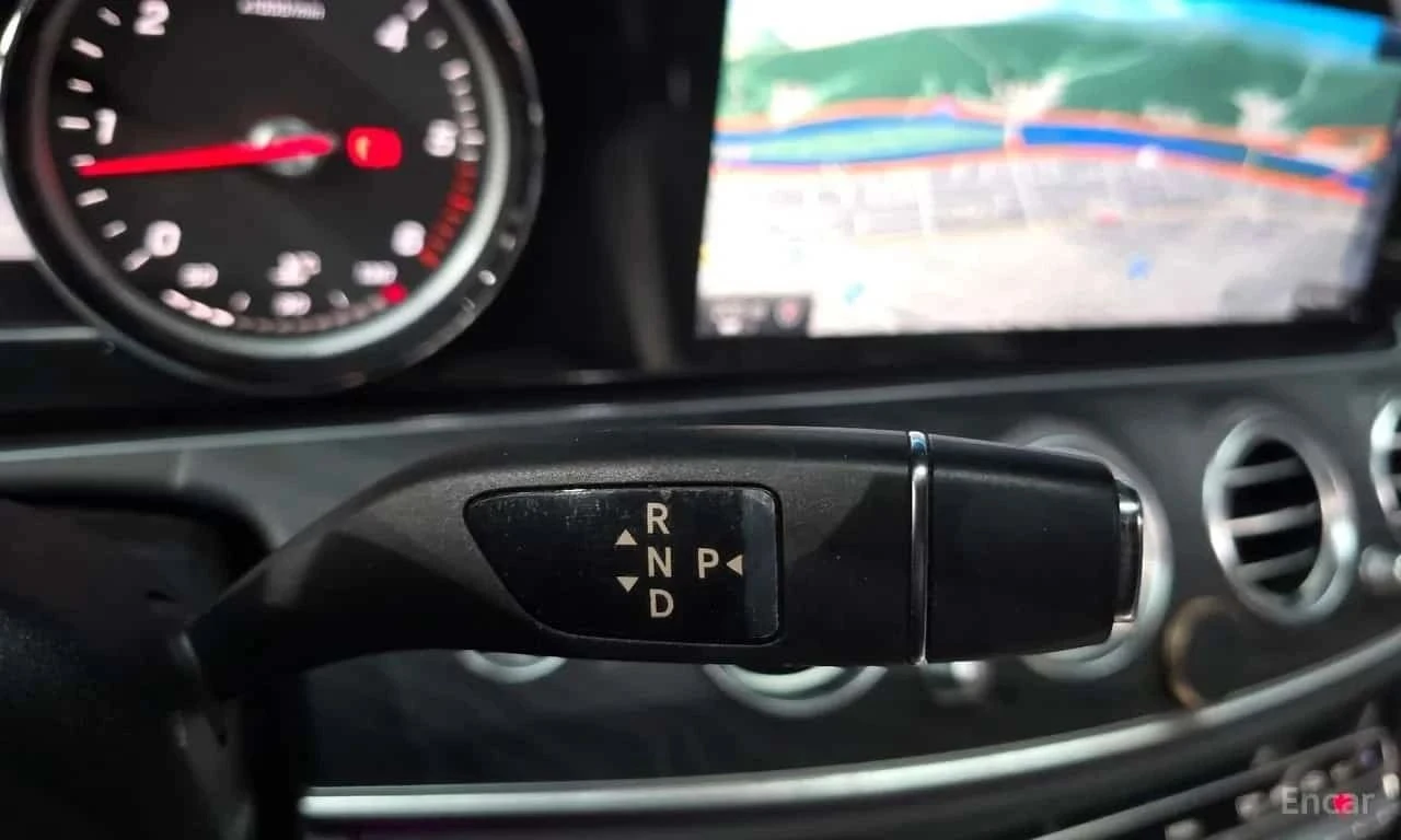 Mercedes-Benz E 220, снимка 9 - Автомобили и джипове - 56689584