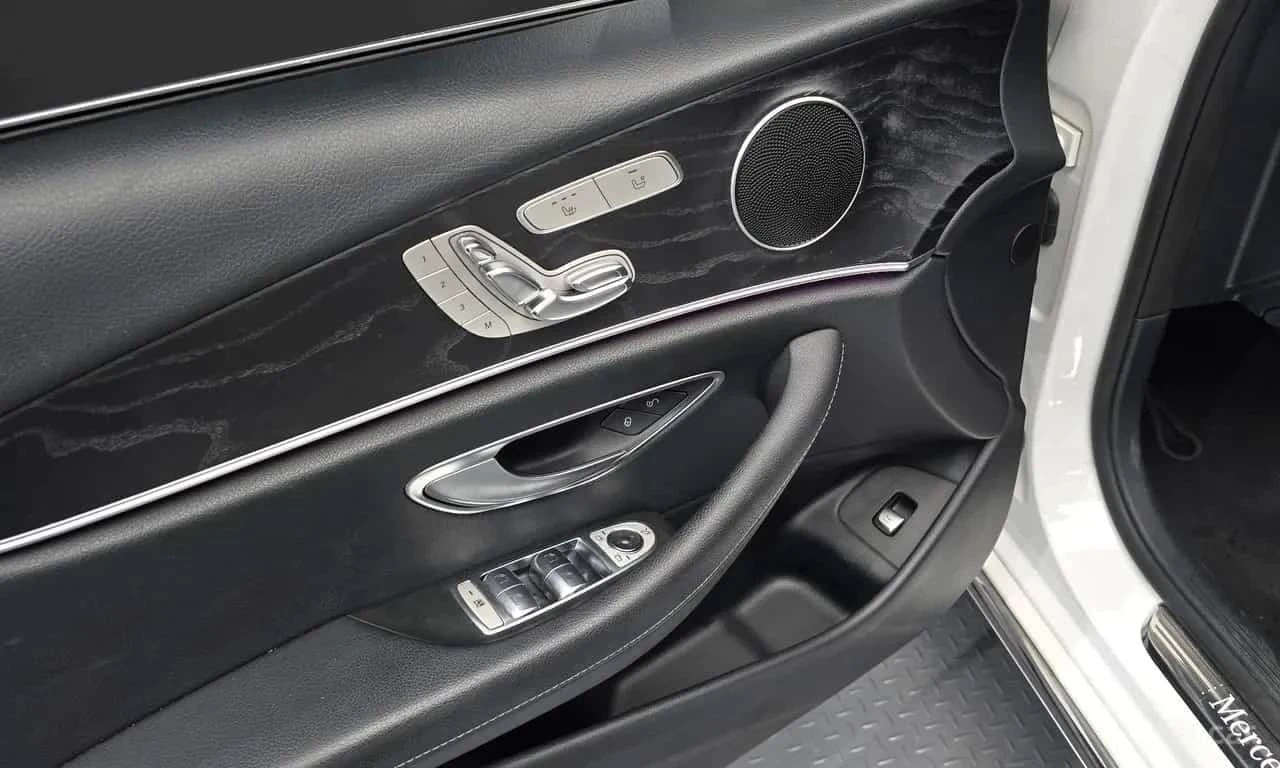 Mercedes-Benz E 220, снимка 17 - Автомобили и джипове - 56689584