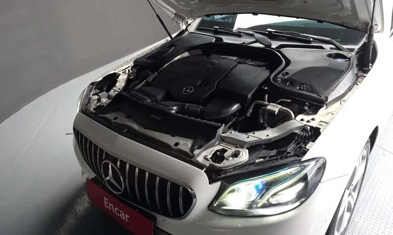 Mercedes-Benz E 220, снимка 6 - Автомобили и джипове - 56689584