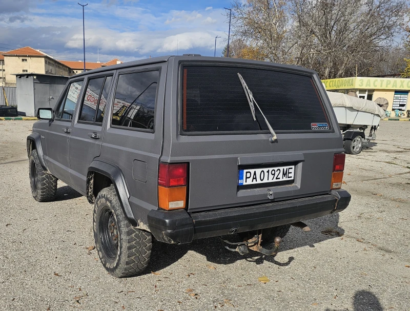 Jeep Cherokee 2.5 i gaz, снимка 3 - Автомобили и джипове - 52487585