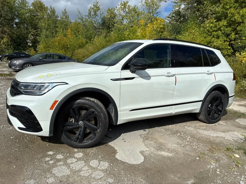 VW Tiguan Comfortline R Line Black Edition  CARFAX, снимка 2 - Автомобили и джипове - 52706576