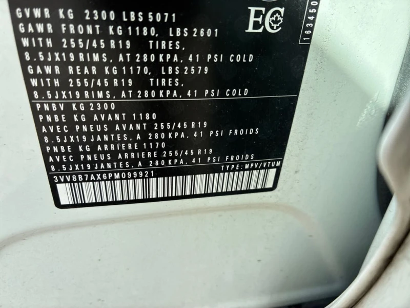 VW Tiguan Comfortline R Line Black Edition  CARFAX, снимка 17 - Автомобили и джипове - 52706576