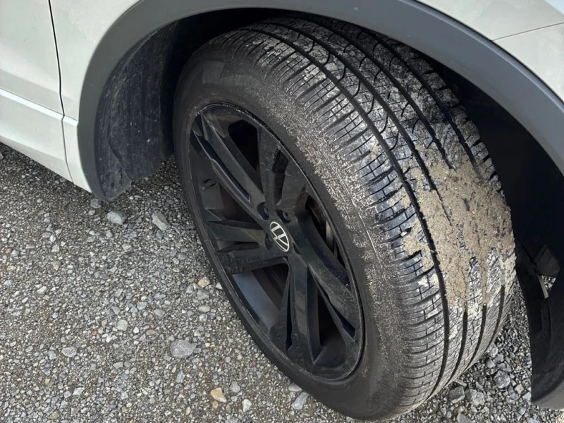 VW Tiguan Comfortline R Line Black Edition  CARFAX, снимка 7 - Автомобили и джипове - 52706576