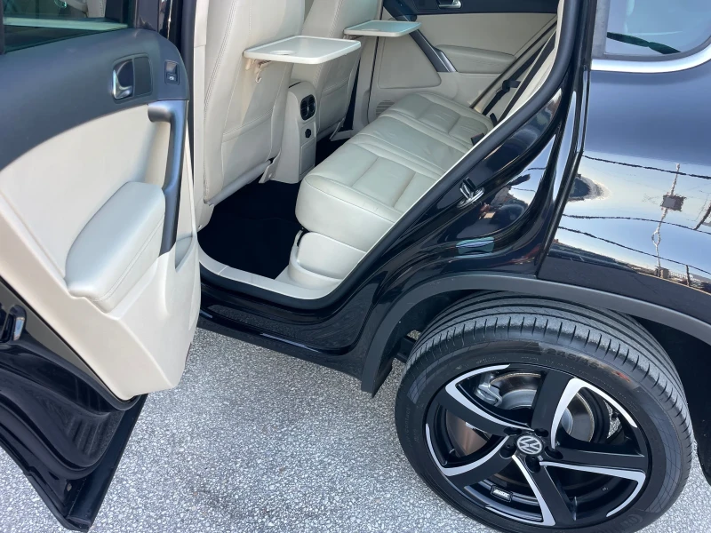 VW Tiguan 2.0TDi 140 к.с. 4Motion FULL ГЕРМАНИЯ, снимка 14 - Автомобили и джипове - 52918335
