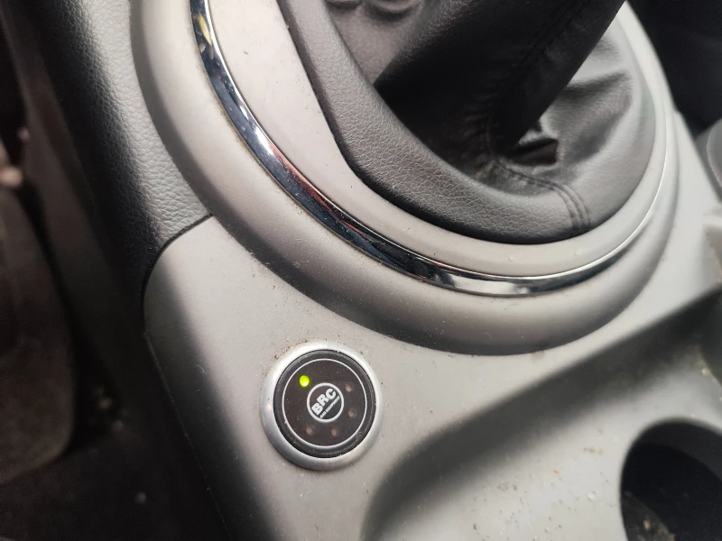 Kia Sportage 1.6 gaz 160000km, снимка 14 - Автомобили и джипове - 52921073