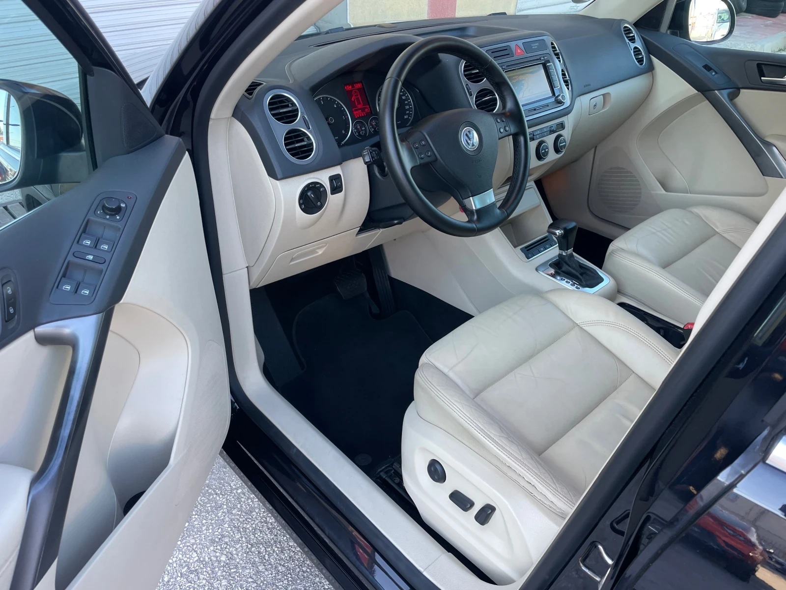 VW Tiguan 2.0TDi 140 �.�. 4Motion FULL �������� | Mobile.bg � ����������� 12