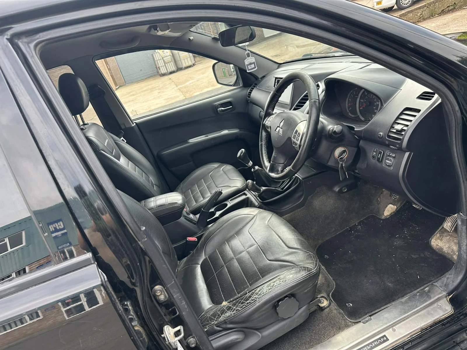 Mitsubishi L200, снимка 9 - Автомобили и джипове - 54265452