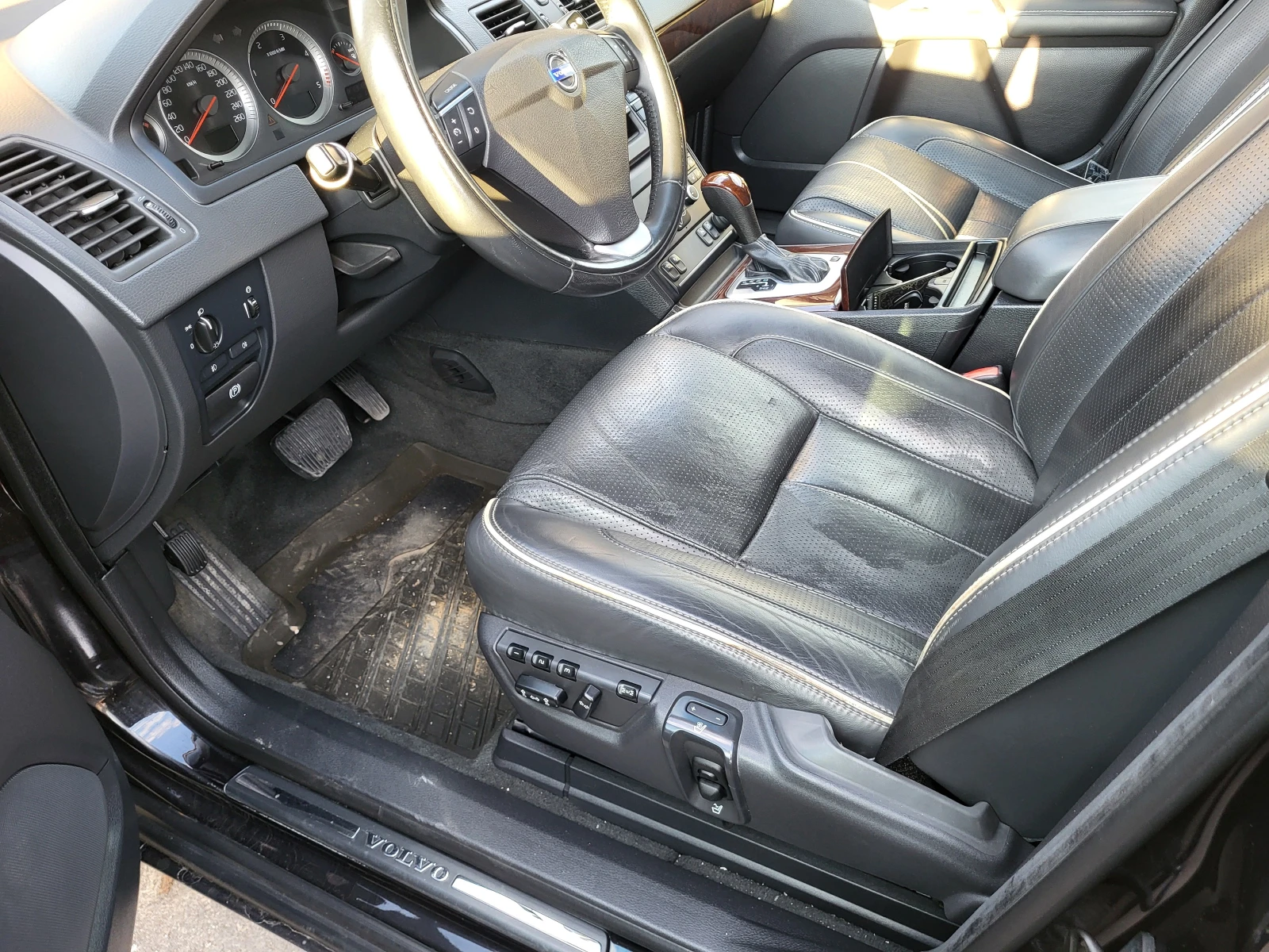 Volvo Xc90 D5 EXECUTIVE, снимка 12 - Автомобили и джипове - 54350959