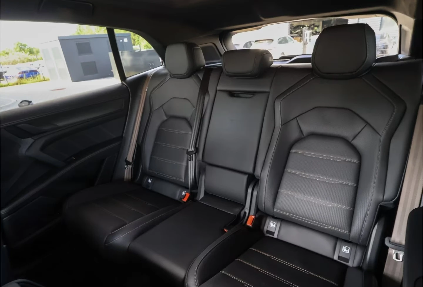 Porsche Cayenne TURBO ELECTRIC * NEW 2026* BOSE PANO SPORT-DESIGNЕ, снимка 14 - Автомобили и джипове - 54812427