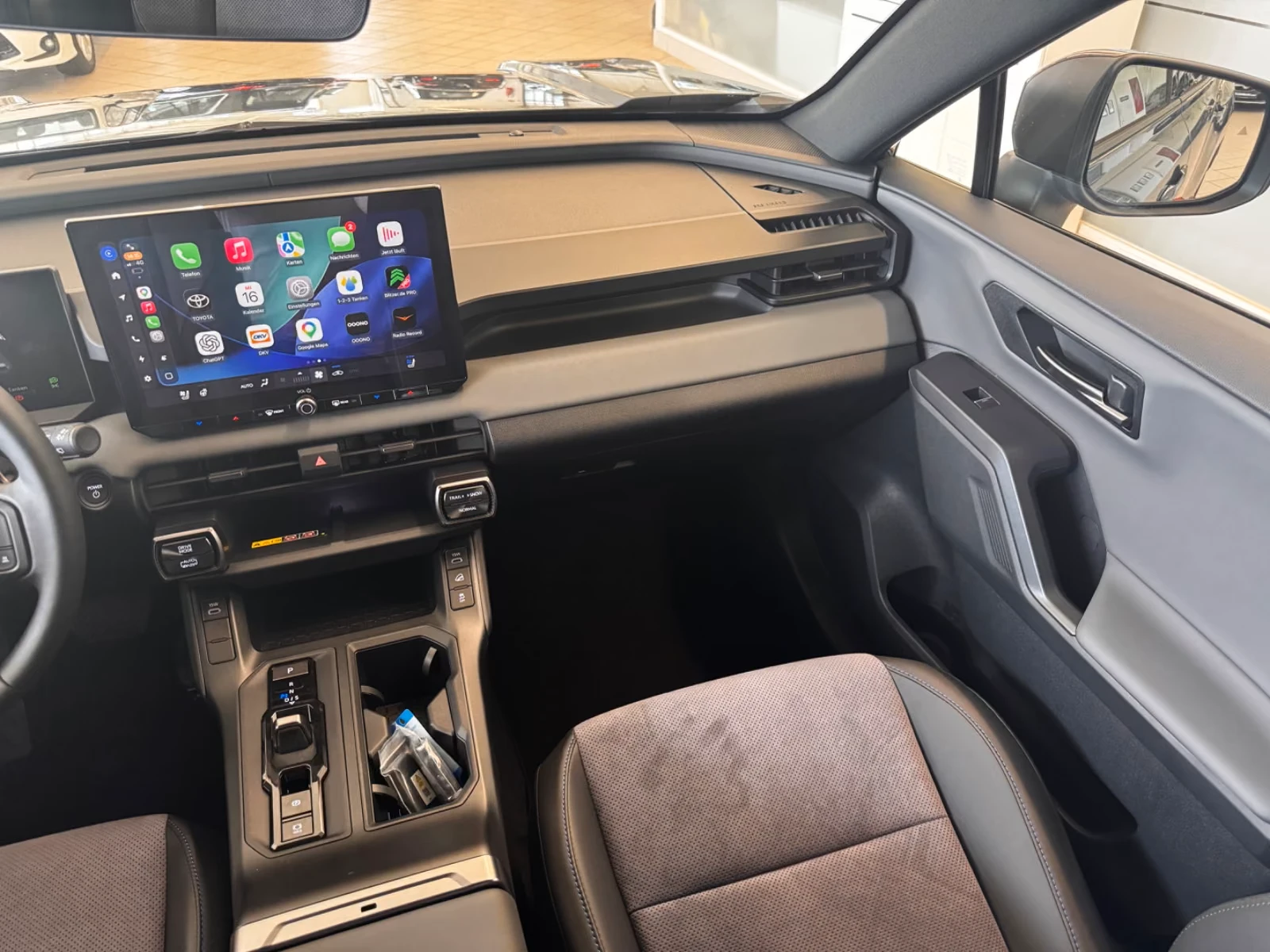 Toyota Rav4 PLUG-IN* AWD* MEMORY* DISTR* CAM* CARPLAY*  | Mobile.bg � ����������� 12