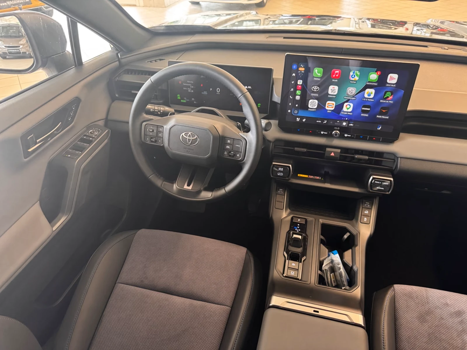 Toyota Rav4 PLUG-IN* AWD* MEMORY* DISTR* CAM* CARPLAY*  | Mobile.bg � ����������� 10