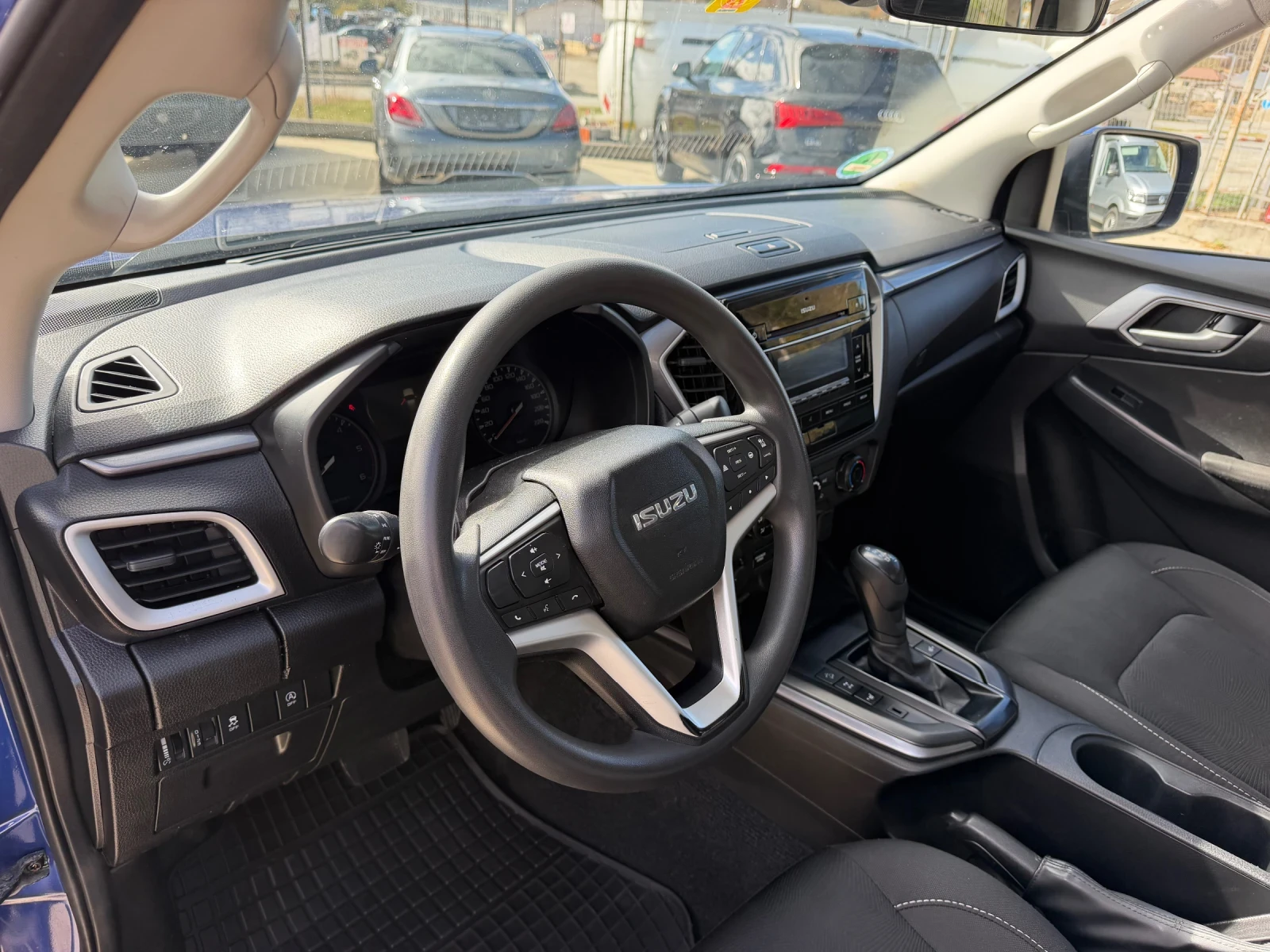 Isuzu D-max, снимка 8 - Автомобили и джипове - 56683669